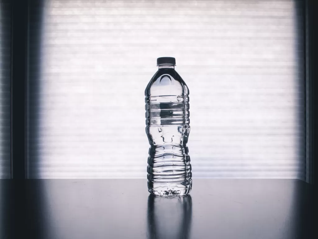 Ilustrasi air minum kemasan (Pexels/Steve Johnson)