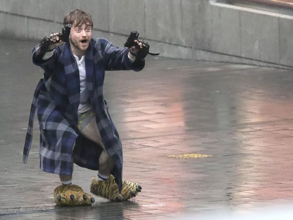 Daniel Radcliffe dalam Guns Akimbo. (IMDb)