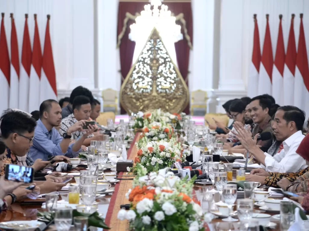 Presiden Joko Widodo saat berbincang dengan jurnalis istana. (Sekretariat Presiden).