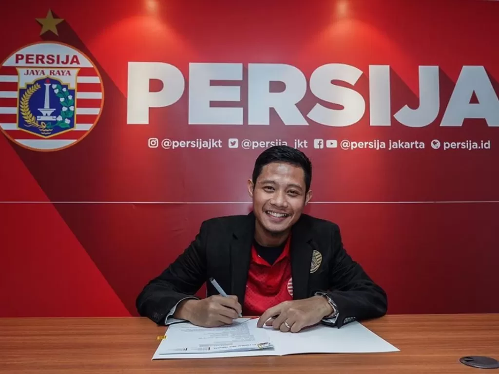 Evan Dimas menandatangani kontrak bersama Persija. (Instagram/evhandimas)
