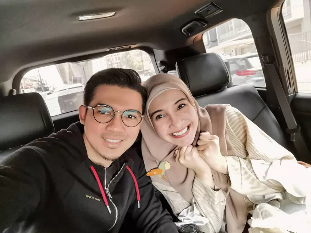 Pasangan suami istri Irwansyah dan Zaskia Sungkar. (photo/Instagram/@zaskiasungkar15)