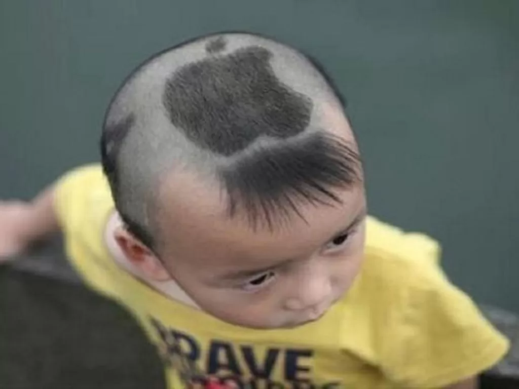 Potret anak kecil dengan potongan rambut unik. (photo/Pikabu.ru)