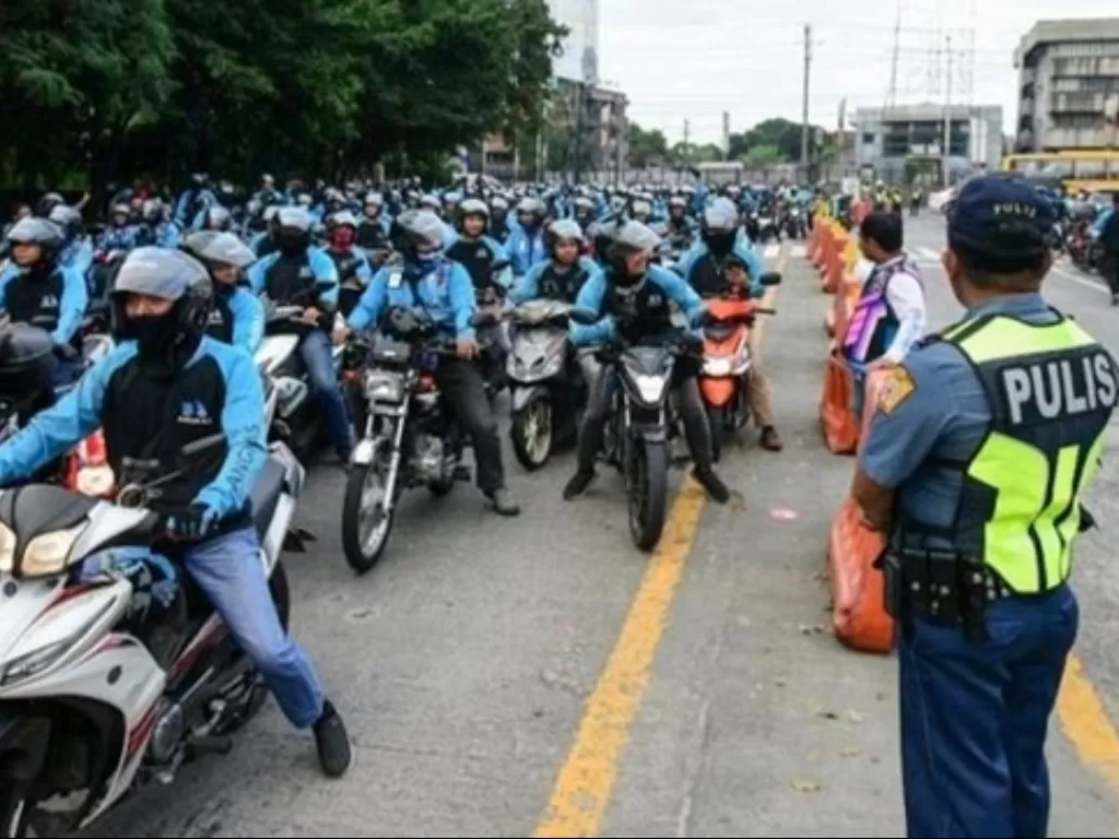 Ojek online di Filipina beramai-ramai melakukan unjuk rasa. (photo/Twitter/@Haluan_)