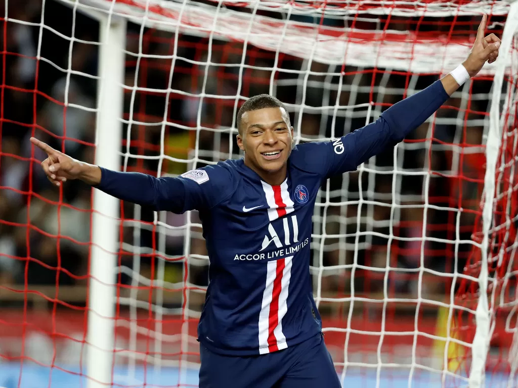 Penyerang PSG, Kylian Mbappe selebrasi setelah mencetak gol. (REUTERS/Eric Gaillard)