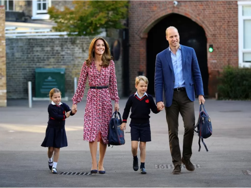 Pangeran William dan keluarga. (Aaron Chown/Pool via REUTERS)