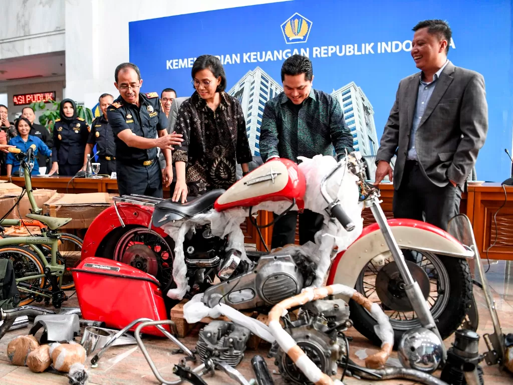 Penyelundupan motor Harley Davidson dan sepeda Brompton menggunakan pesawat baru milik Garuda Indonesia (ANTARA FOTO/Hafidz Mubarak A)