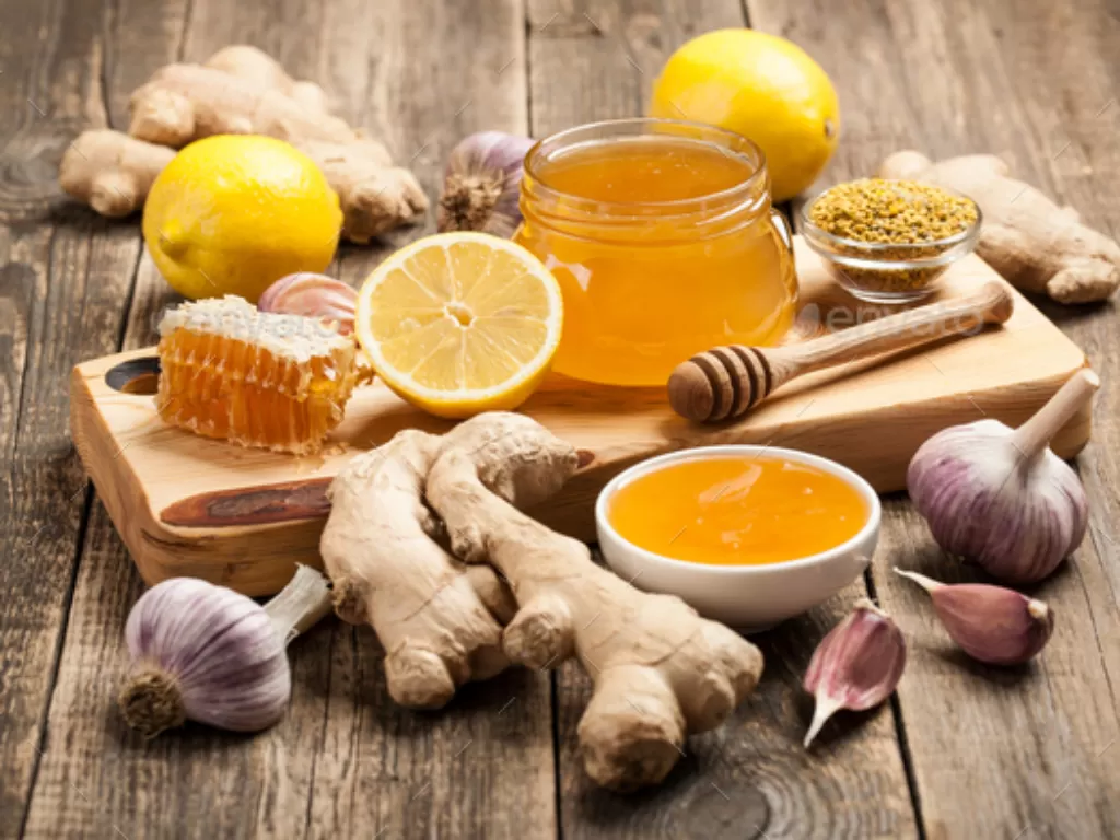 Minum rebusan jahe, bawang putih, dan madu berkhasiat untuk kesehatan. (Ilustrasi/photodune.net)