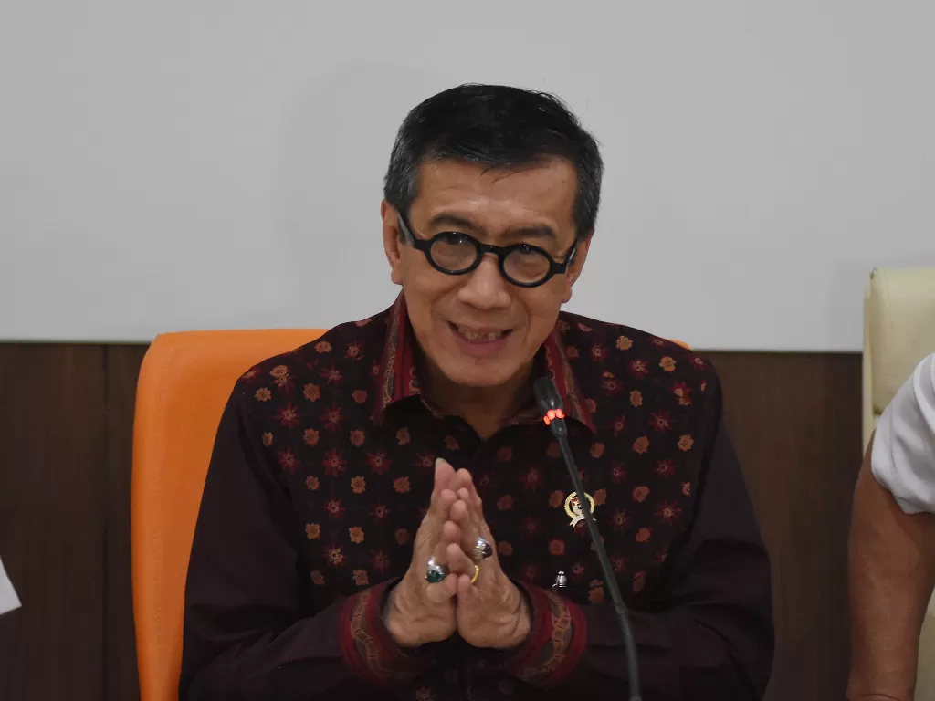 Menteri Hukum dan HAM Yasonna H Laoly memberikan keterangan pers soal pernyataannya yang dianggap menyinggung warga Tanjung Priok di Kantor Kemenkumham, Jakarta, Rabu (22/1/2020). (ANTARA FOTO/Indrianto Eko Suwarso)