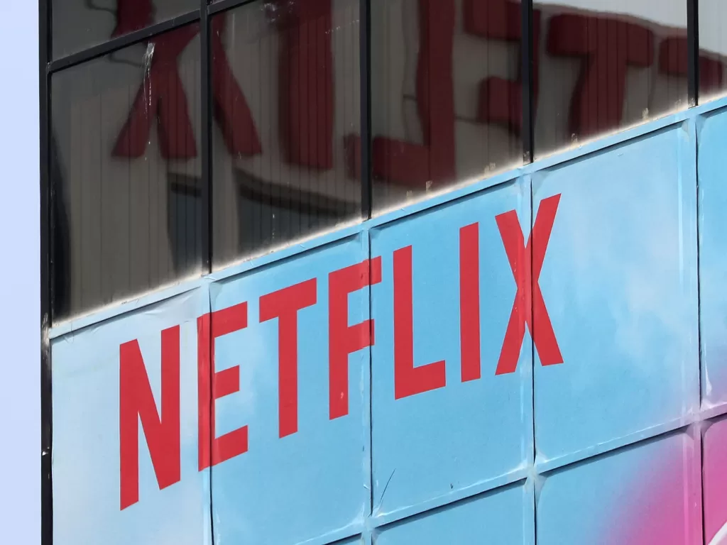 Logo Netflix terlihat di kantor mereka di Hollywood, Los Angeles, California, AS. (REUTERS/Lucy Nicholson)