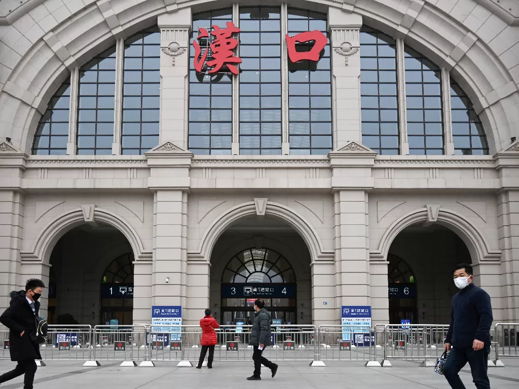 Suasana Stasiun Hankou yang ditutup saat Kota Wuhan diisolasi, di Provinsi Hubei, Tiongkok, Kamis (23/1/2020). (China Daily via REUTERS)