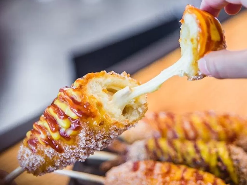 Corn dog mozzarella. (Instagram/@eatbooksg)
