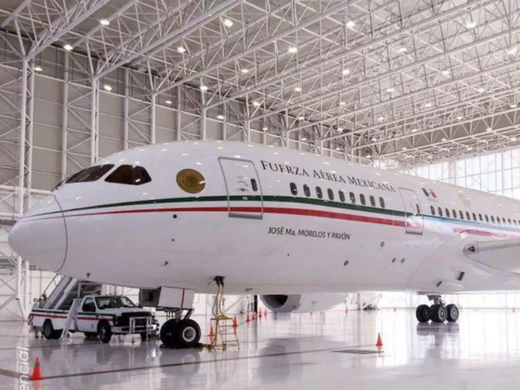 Pesawat kepresidenan Meksiko yang hendak dijual dengan cara raffle. (Twitter/Hacienda_Mexico)