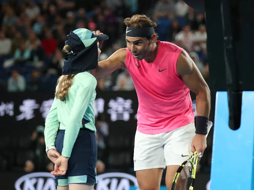 Nadal meminta maaf kepada ball girl (REUTERS/Hannah McKay)