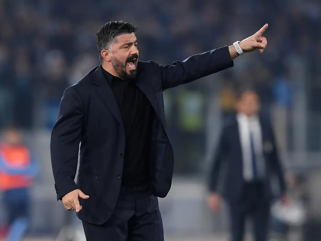 Pelatih Napoli, Gennaro Gattuso memberikan arahan kepada anak asuhnya saat melawan Lazio. (REUTERS/Alberto Lingria)
