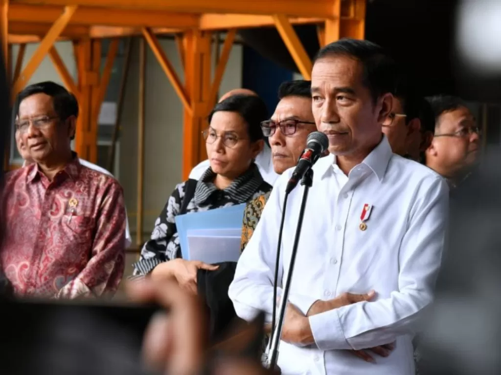 Presiden RI Jokowi saat konferensi pers di PT PAL Indonesia, Surabaya, Senin (27/1/2020). (Biro Pers Sekretariat Presiden/Laily Rachev)