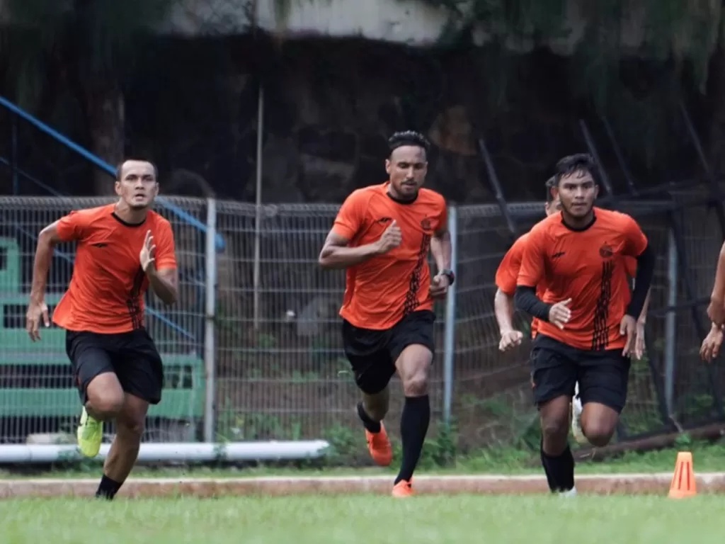 Para penggawa Persija Jakarta tengah berlatih agar kompetitif di Liga 1 musim depan (Persija).