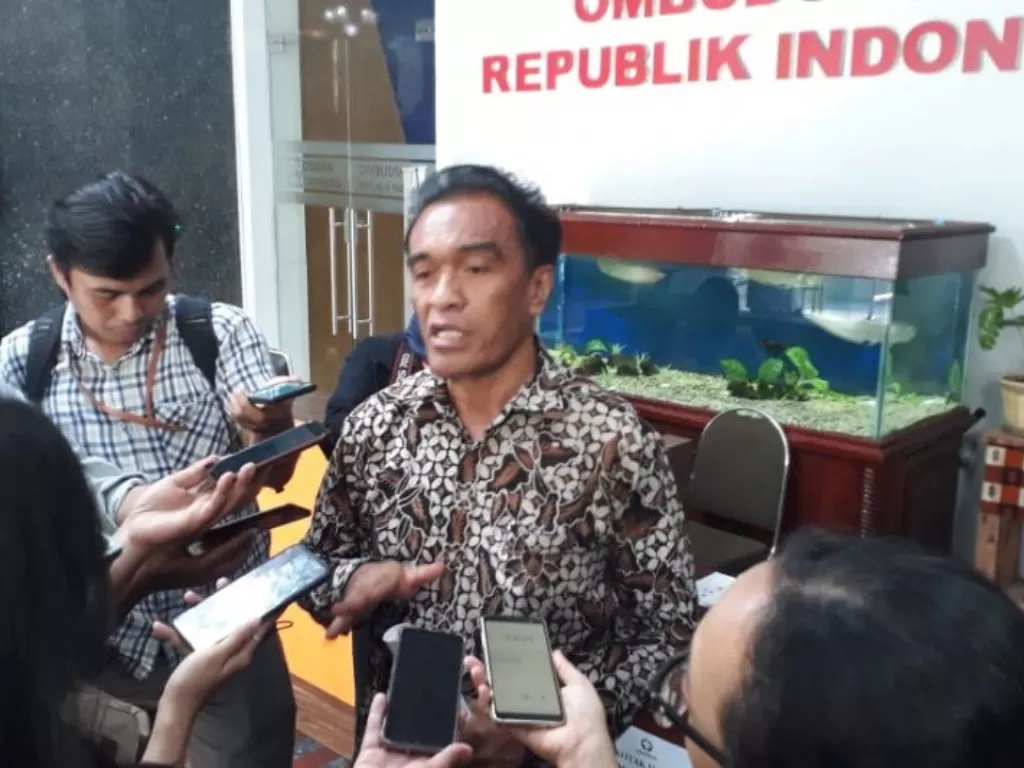 Anggota Ombudsman RI, Laode Ida, di Gedung Ombudsman, Jakarta, Jumat (15/11/2019). (ANTARA/M Razi Rahman)