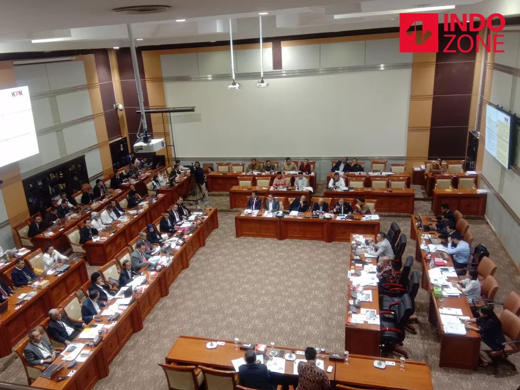 Suasana Rapat Kerja Komisi III DPR bersama Dewan Pengawas dan Pimpinan Komisi Pemberantasan Korupsi (KPK) di Kompleks Parlemen, Jakarta, Senin (27/1/2020). (INDOZONE/Mula Akmal)