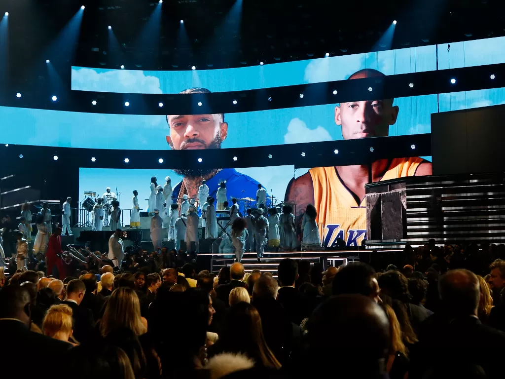 Panggung Grammy Awards yang berkabung mengenang Kobe Bryant (REUTERS/Mario Anzuoni)