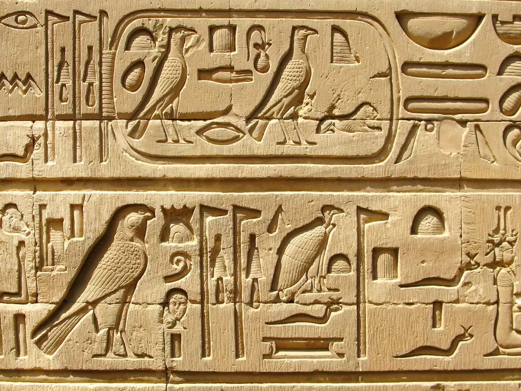 Hieroglif di Kuil Kom Ombo, Mesir. (Dreamstime.com/Icon72)
