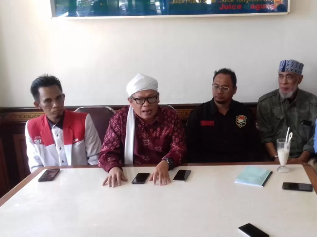 Sekertaris Jenderal FUI, Muhammad Al Khaththath (tengah kiri), dalam konfrensi pers menyikapi polemik Harun Masuki di Jakarta, Selasa (28/1/2020). (Humas FUI)