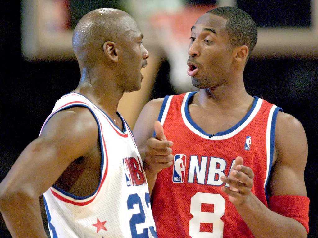 Kobe Bryant dengan Michael Jordan (REUTERS/Alan Mothner)