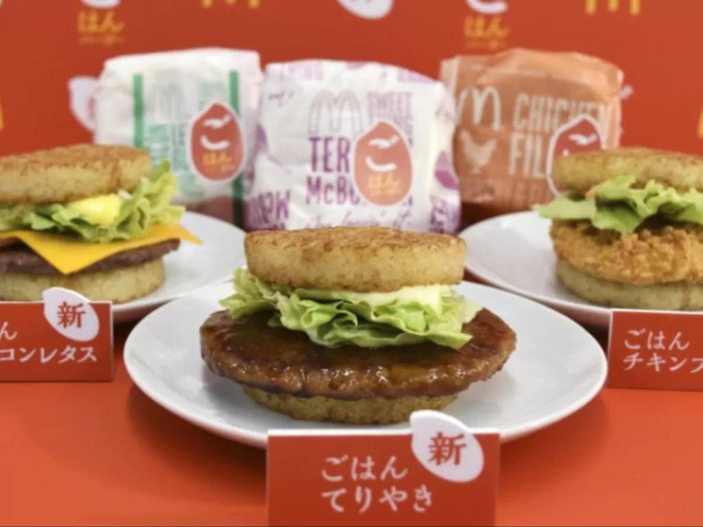 Burger dengan nasi tambahan. (Photo/Kyodo)