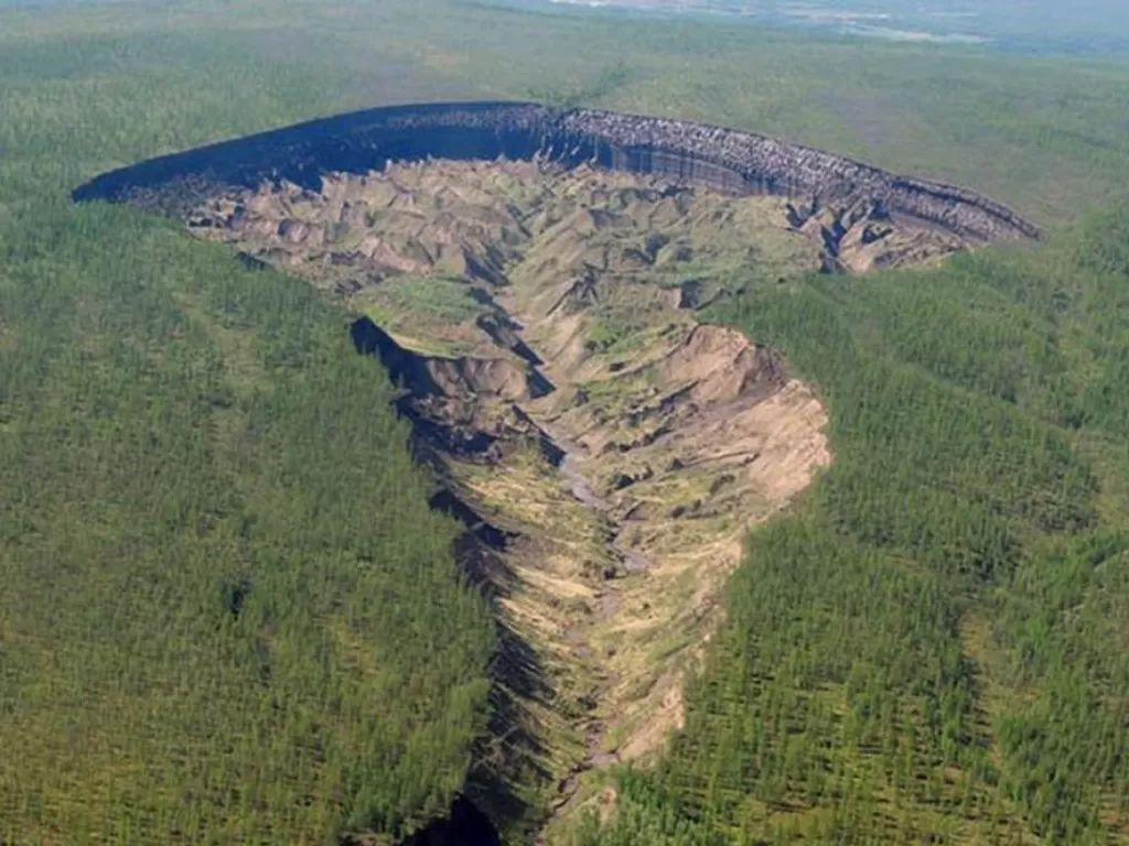 Kawah Batagaika di Rusia. (sciencealert.com)