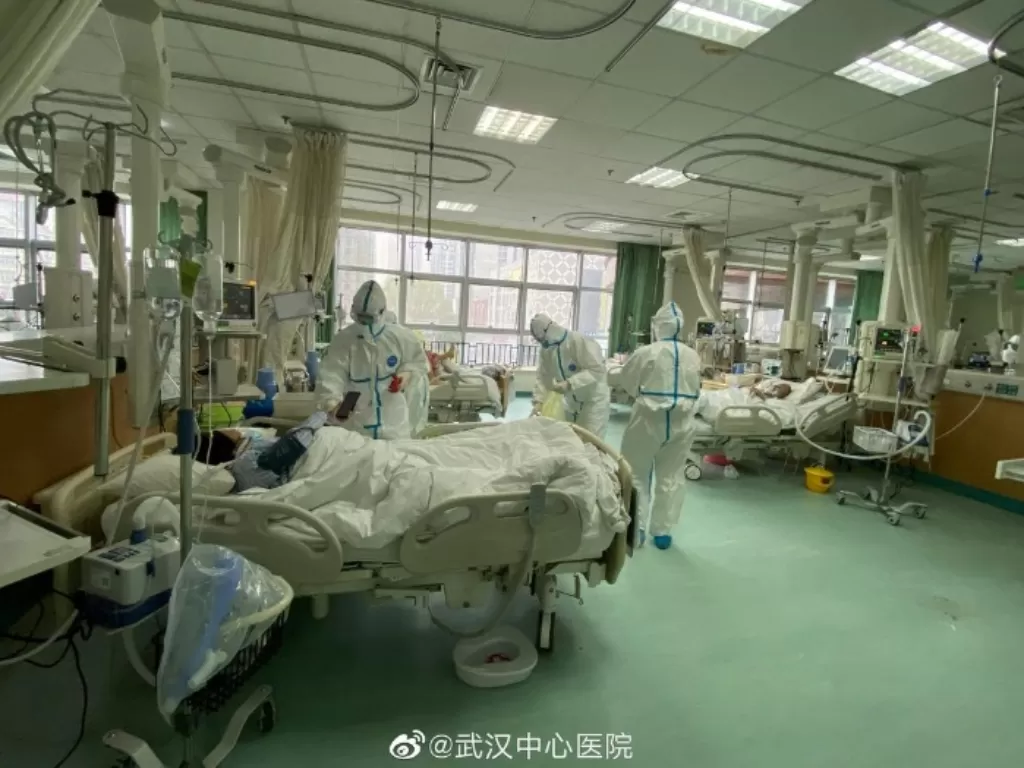  Ilustrasi pasien yang tengah dirawat di rumah sakit di Wuhan, Tiongkok (THE CENTRAL HOSPITAL OF WUHAN VIA WEIBO /via REUTERS)