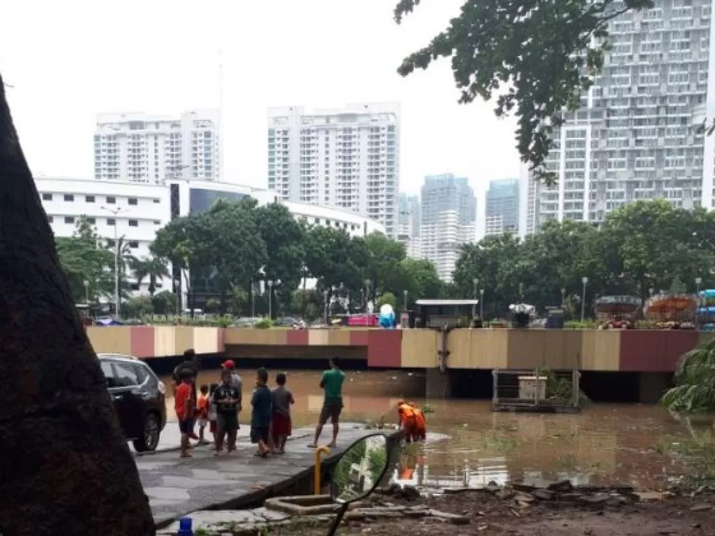 Kawasan Kemayoran tergenang banjir pada Minggu (2/2/2020) (TWITTER @tmcpoldametro)