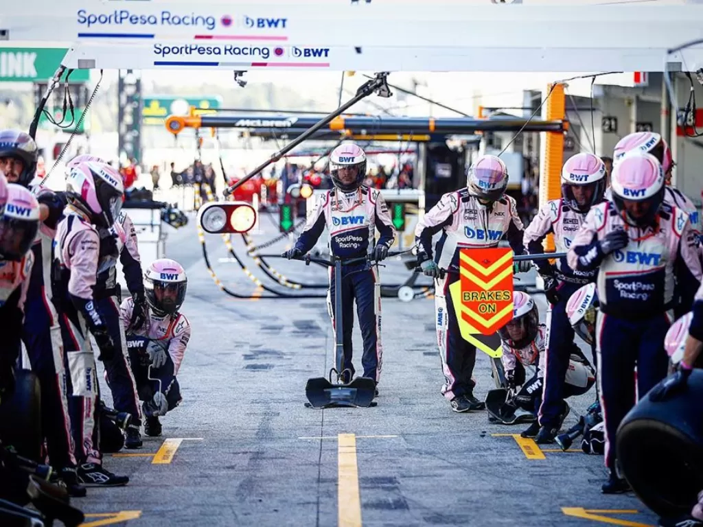 Anggota Kru dari Tim Racing Point F1. (Instagram/@racingpointf1)
