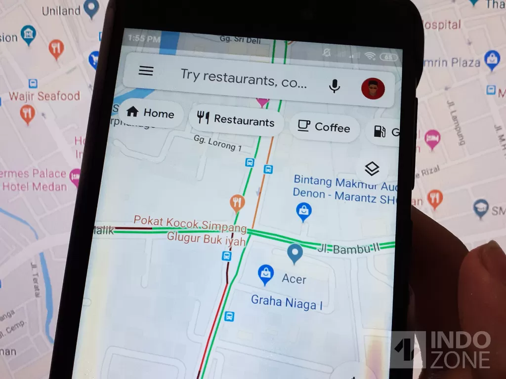 Aplikasi Google Maps dengan informasi kemacetan (photo/INDOZONE/Ferry)