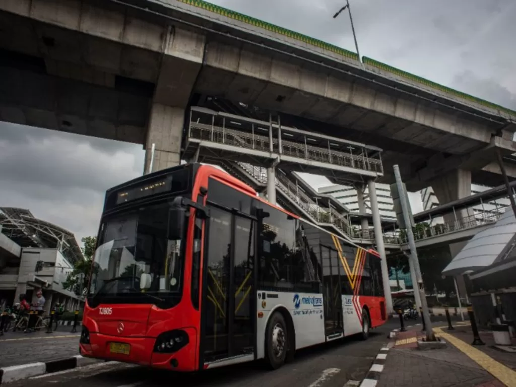Angkutan umum armada Transjakarta (ANTARA FOTO/Aprillio Akbar).