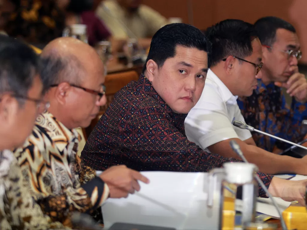 Meneg BUMN Erick Thohir saat mengikuti rapat kerja Panja Jiwasraya bersama komisi VI di Gedung Parlemen DPR RI, Senayan, Jakarta, Rabu (29/1/2020). (Photo/ANTARA/Muhammad Iqbal)