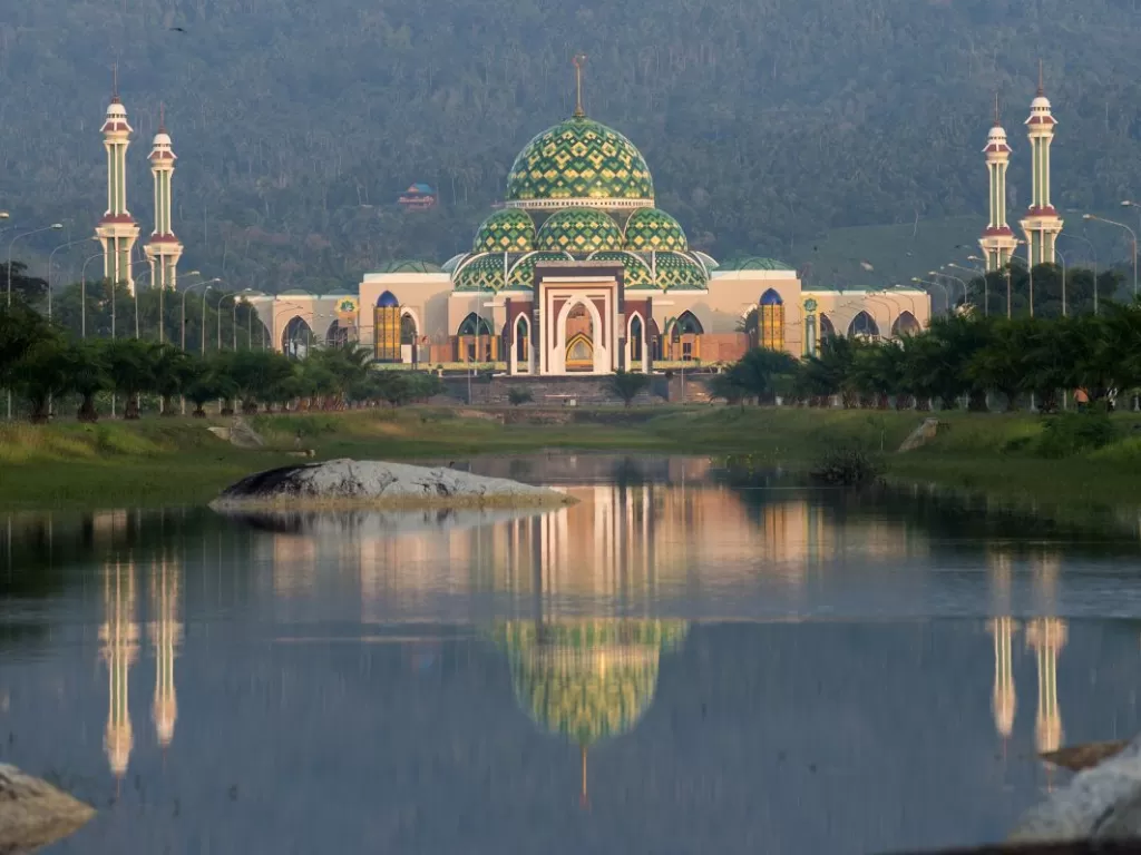 Masjid Agung Natuna. (ANTARA FOTO/Widodo S. Jusuf)