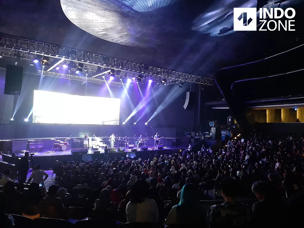 Suasana di dalam venue 'Dilan Concert & Movie Talk'. (INDOZONE/Maria Adeline Tiara Putri))