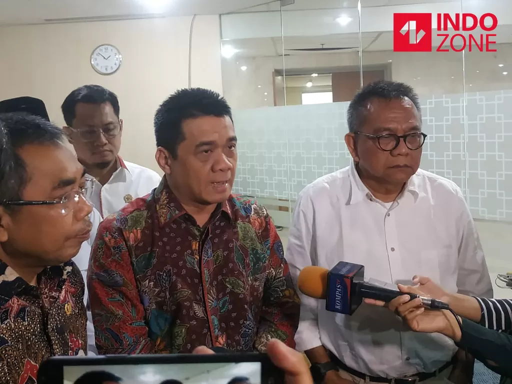 Ahmad Riza Patria saat memberikan keterangan pers usai menyambangi Fraksi PDIP DPRD DKI Jakarta. (INDOZONE/Murti Ali Lingga)
