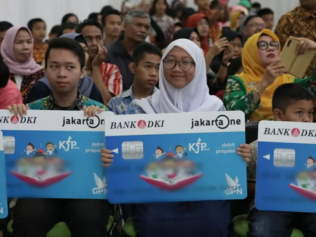 Pemberian KJP Plus di Jakarta (Instagram/@aniesbaswedan)