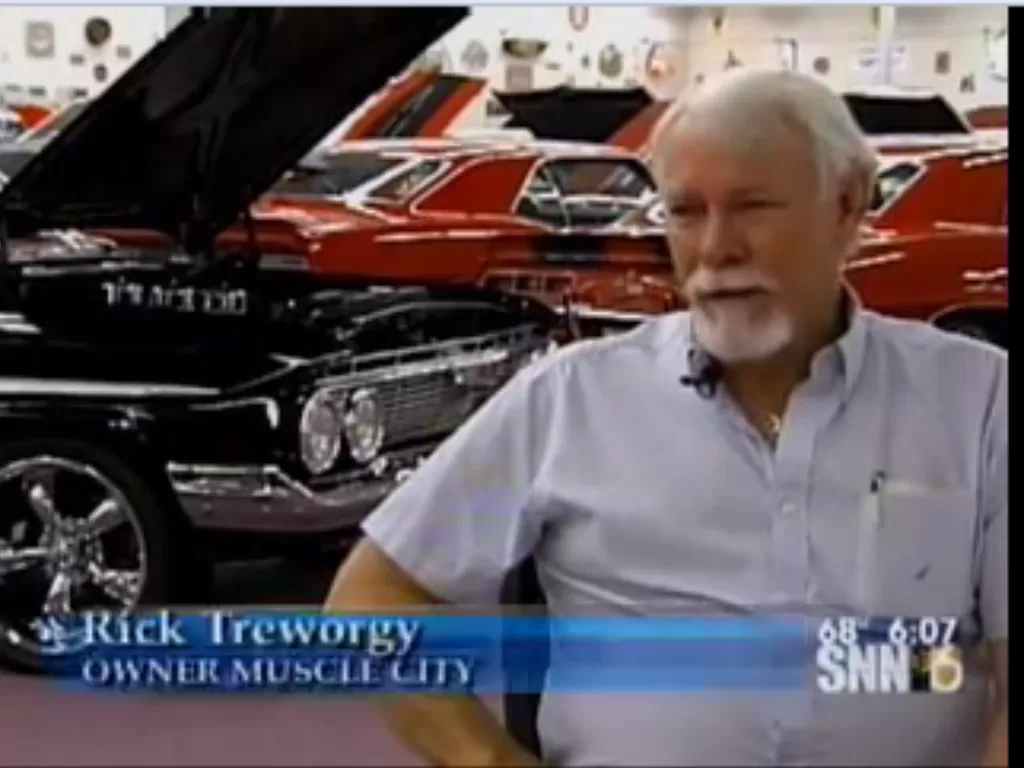 Rick Treworgy, Kolektor yang Membeli Gedung Bekas untuk Pamerkan Mobil Klasiknya. (SS/Youtube/Ferrari458italia)