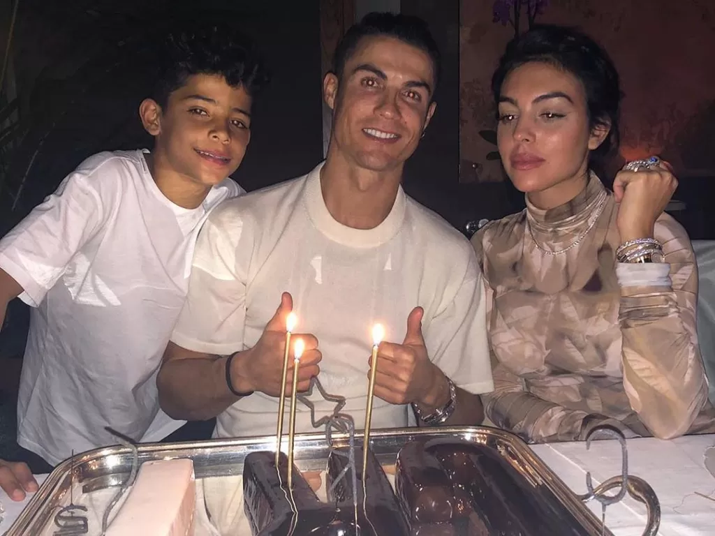 Momen ulang tahun Cristiano Ronaldo yang ke-35 tahun. (photo/Instagram/@cristiano)