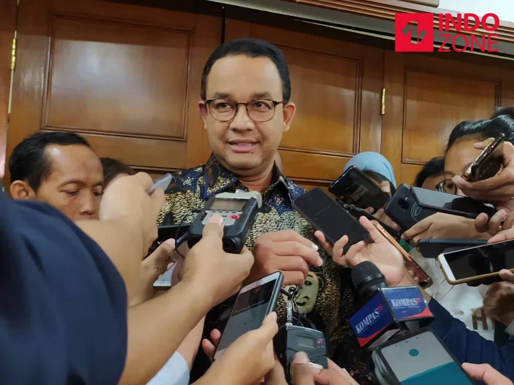 Gubernur DKI Jakarta Anies Baswedan, memberikan keterangan di Balai Agung, Gedung Balai Kota, Jakarta, Kamis (6/2/2020). (INDOZONE/Murti Ali Lingga)