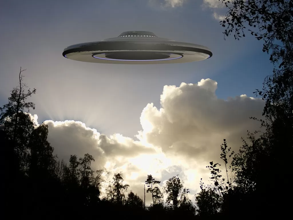ilustrasi UFO (pixabay/Christian Plass)