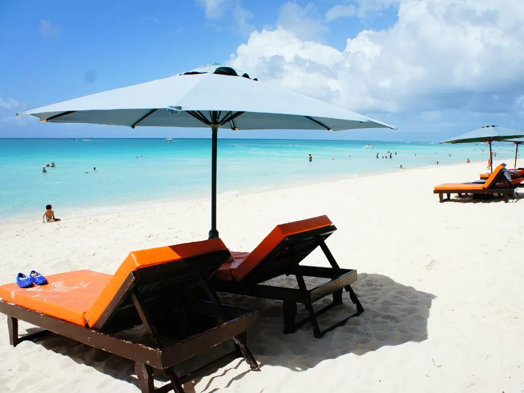 Ilustrasi pantai di Boracay, Filipina. (Pixabay)