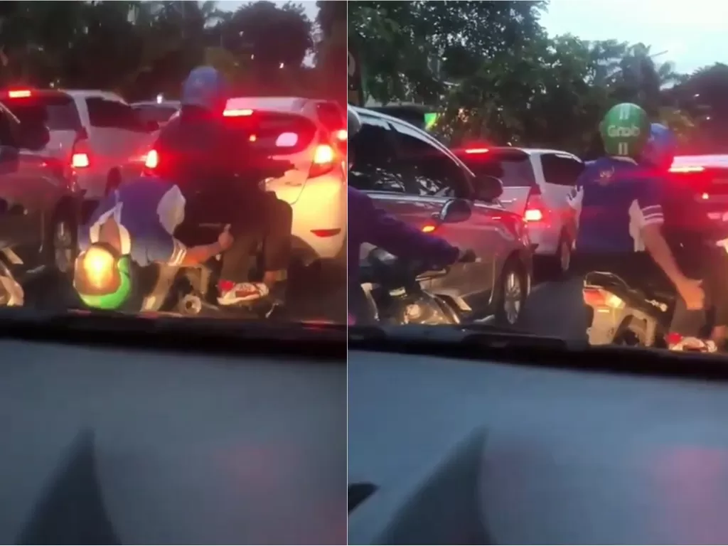 Pria melakukan peregangan di atas motor (Screenshot/Instagram)