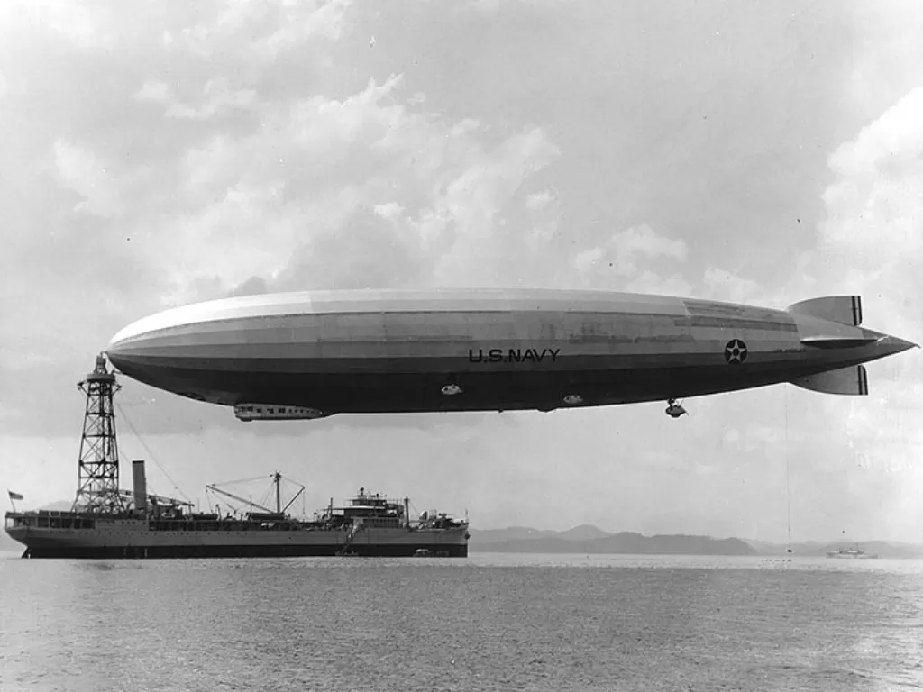 Zeppelin, balon udara berbentuk cerutu raksasa. (wikipedia.org)