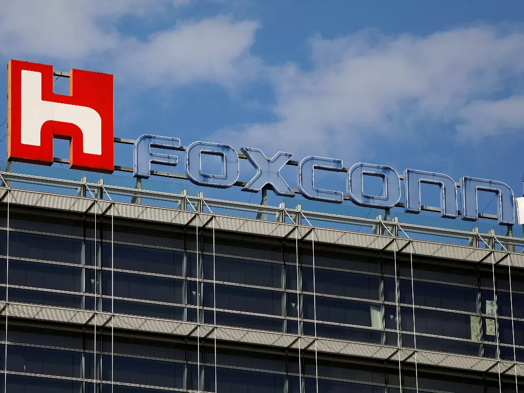 Logo Foxconn di salah satu pabriknya (photo/REUTERS/Tyrone Siu)