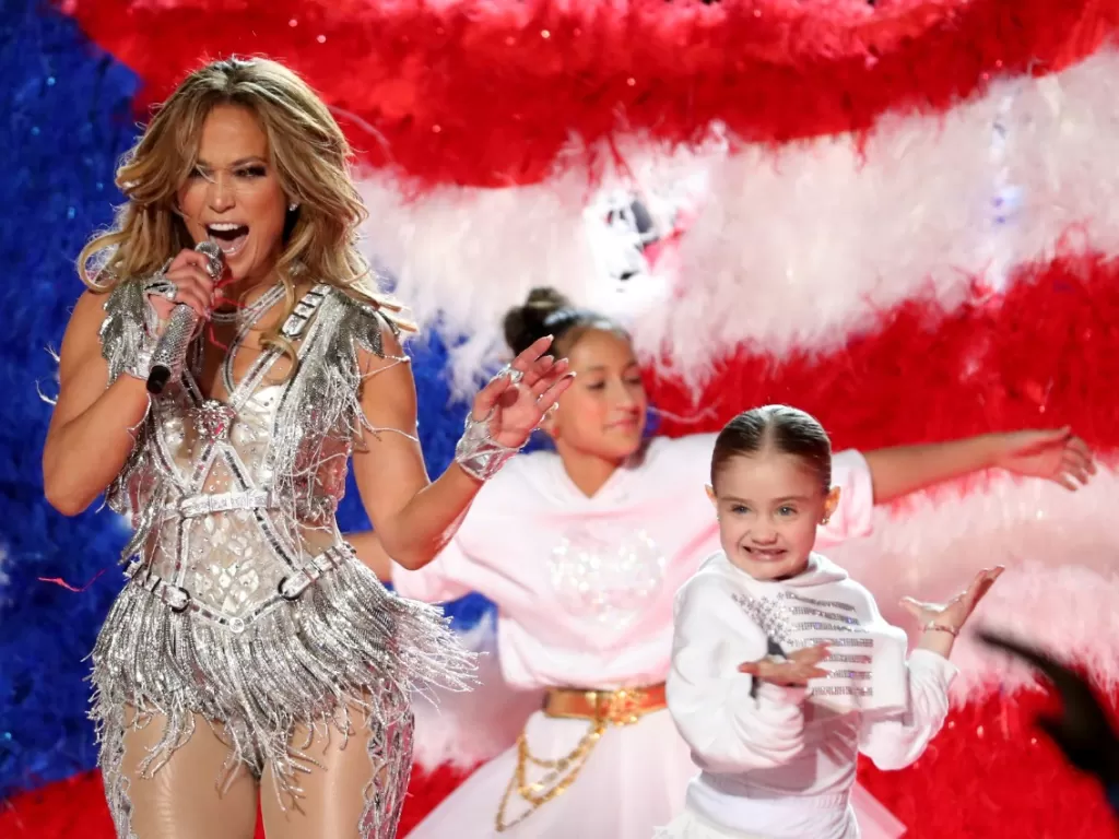 Jennifer Lopez saat tampil di Super Bowl 2020. (REUTERS/Shannon Stapleton)