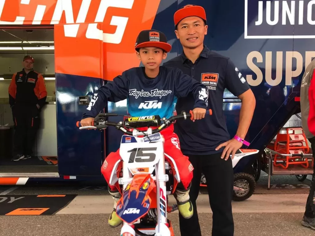 Crosser cilik asal Indonesia, Ryan Devano Ardiansyah, finis di posisi delapan pada ajang motocross Internasional, AMA Supercross KTM Junior, akhir pekan kemarin. (Dok. OneSixEight)