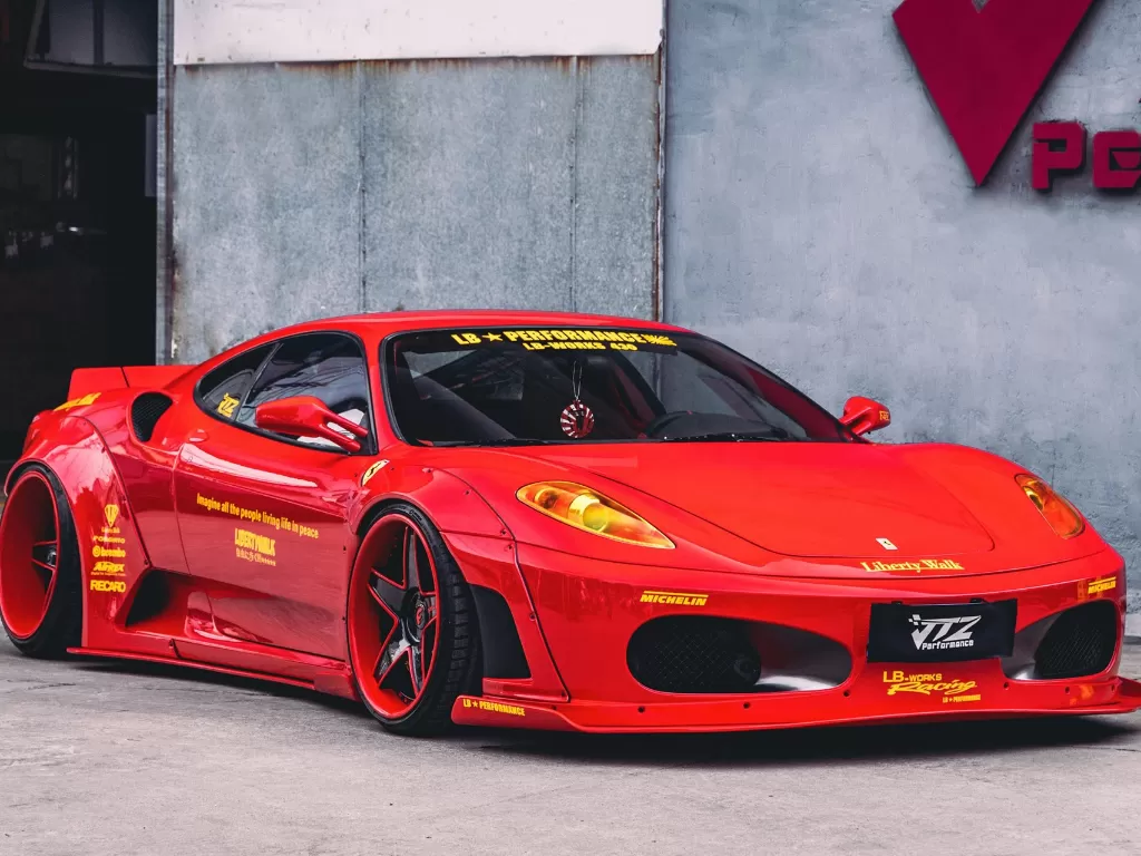Tampilan Ferrari F430 Setelah Dimodifikasi Liberty Walk. (autoevolution.com)