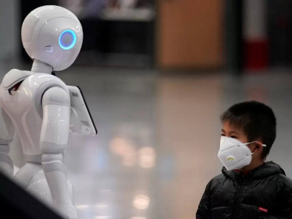 Robot canggih mencegah penyebaran virus korona (REUTERS)